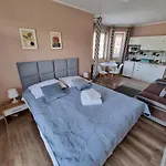 Zachodni Brzeg Kwatera prywatna *